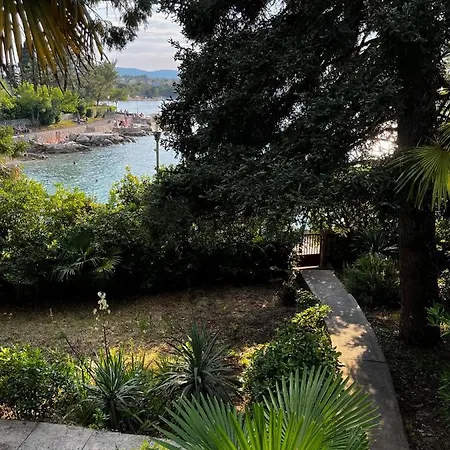 The Red - Beachfront House With A Big, Charming Garden * Malinska