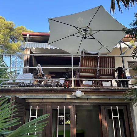 The Red - Beachfront House With A Big, Charming Garden * Malinska