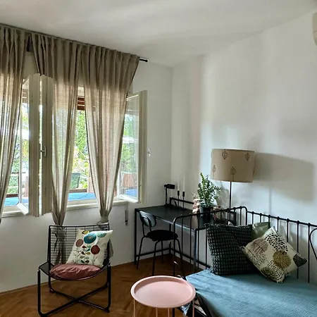 The Red - Beachfront House With A Big, Charming Garden * Malinska
